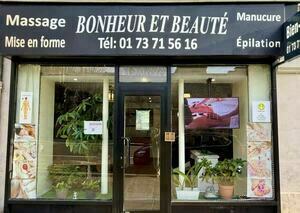 Xinjuan Kang Paris 8, Commerçant